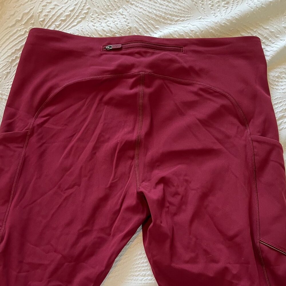 Women's Lululemon Berry Cropped Leggings Size 12 - Picture 2 of 4